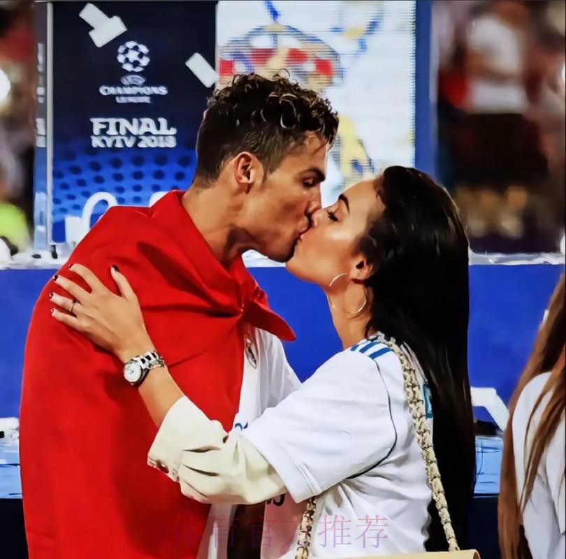 马卡:皇马从未考虑让C罗回归 谣言因球员回来训练